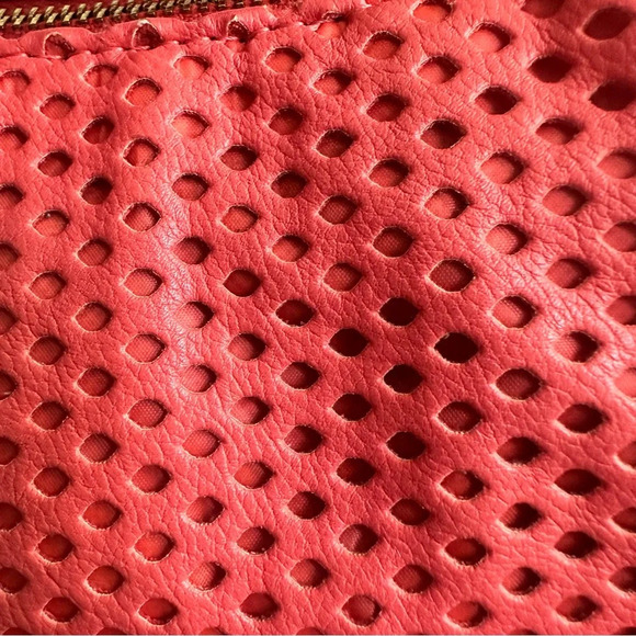 🌼OLIVIA + JOY TOTE - Picture 2 of 7